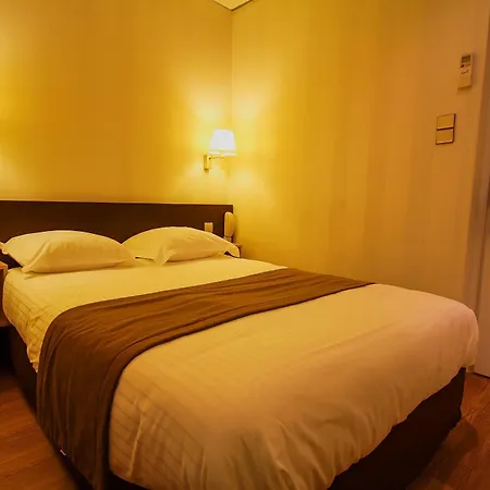 Отель Des Trois Gares 3*