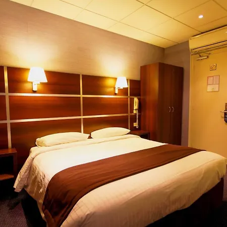 Отель Des Trois Gares Париж