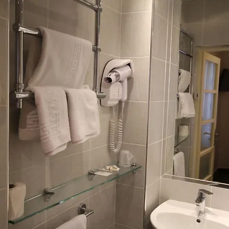 Des Trois Gares Отель 3*