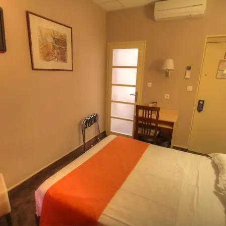 Отель Des Trois Gares Париж