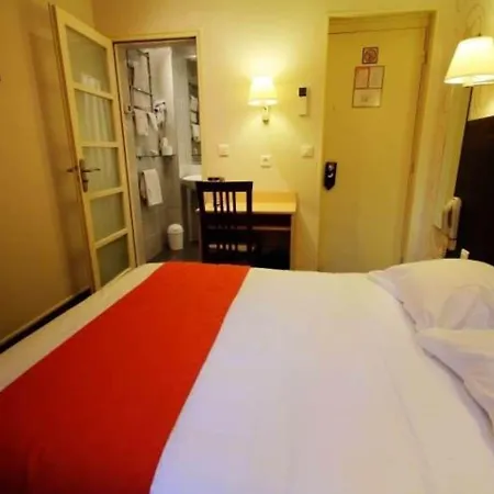 Des Trois Gares Отель Париж