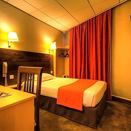 Des Trois Gares Hotel 3*