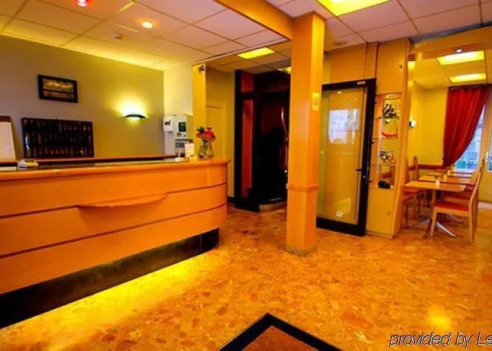 호텔 데 트루아 가르 3*