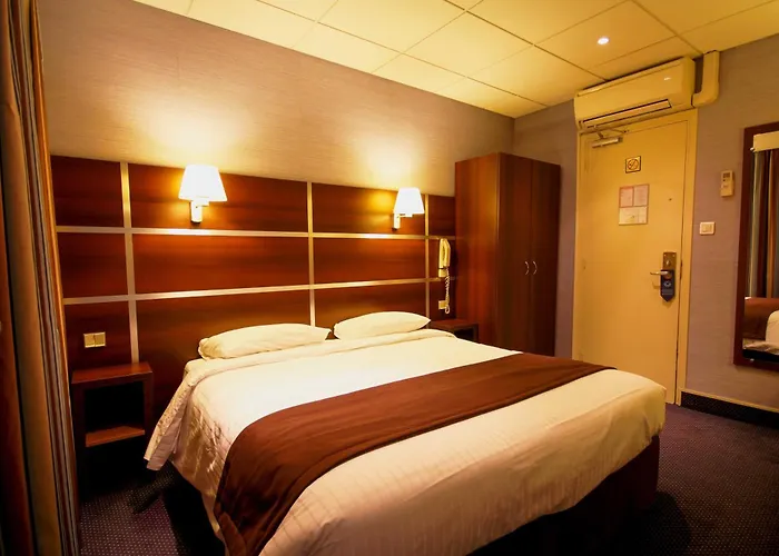 데 트루아 가르 호텔 3*