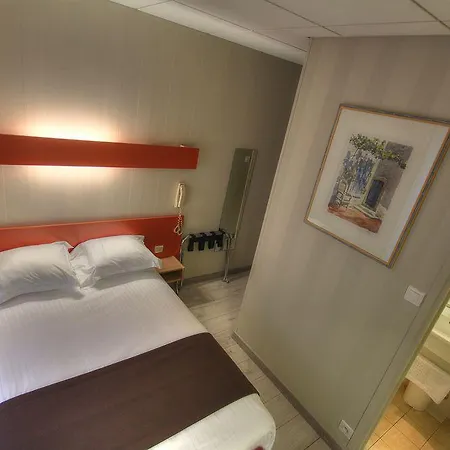 Des Trois Gares Hotel 3*